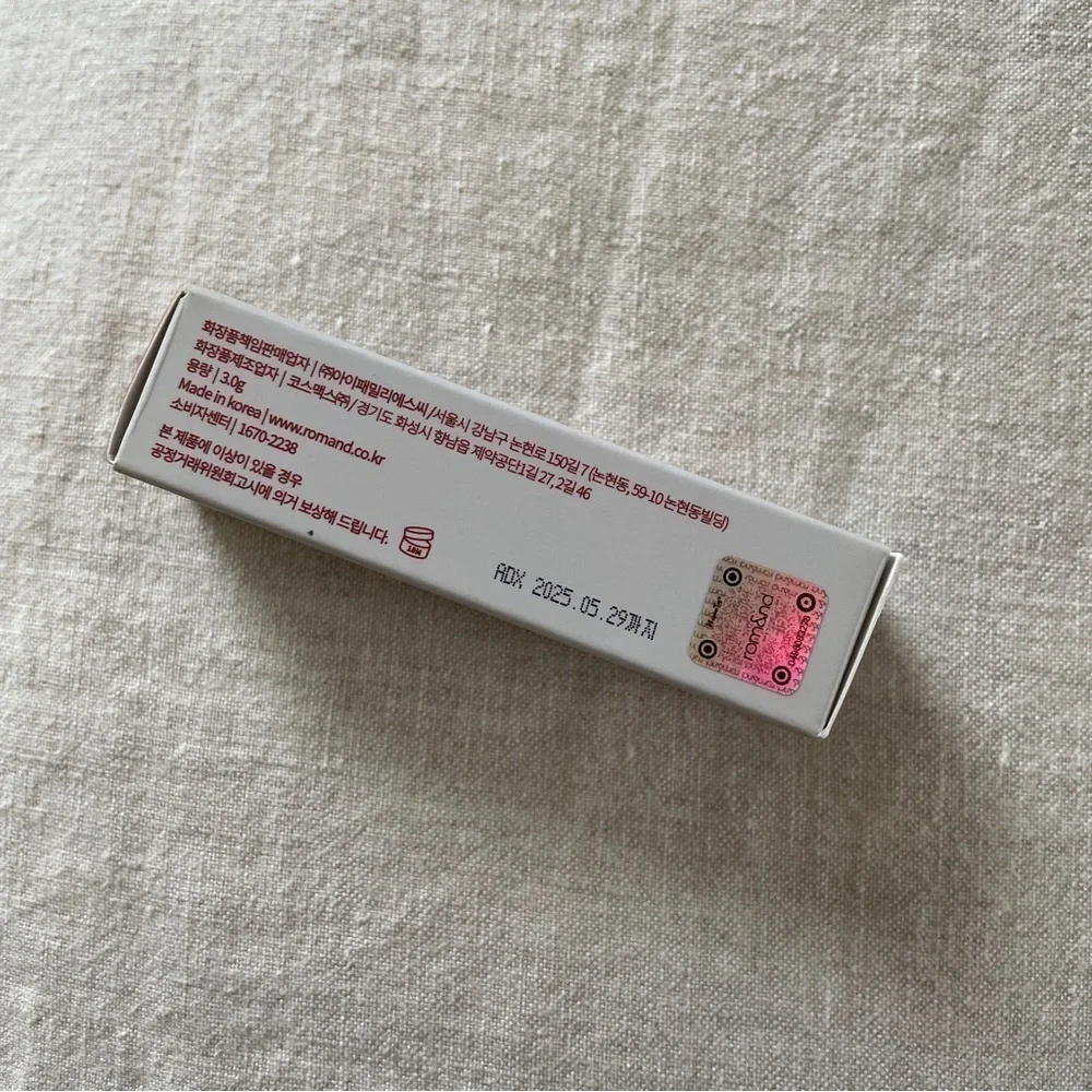 rom&nd Zero Matte Lipstick Red Silhoutte